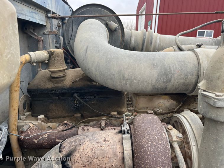 image for item DP0446 1987 International F9370  truck cab and chassis