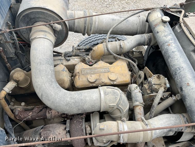 image for item DP0446 1987 International F9370  truck cab and chassis