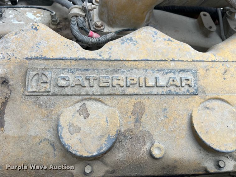 image for item DP0446 1987 International F9370  truck cab and chassis