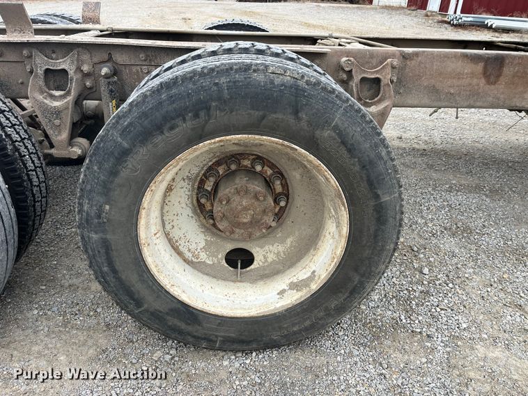 image for item DP0446 1987 International F9370  truck cab and chassis