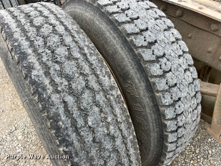 image for item DP0446 1987 International F9370  truck cab and chassis