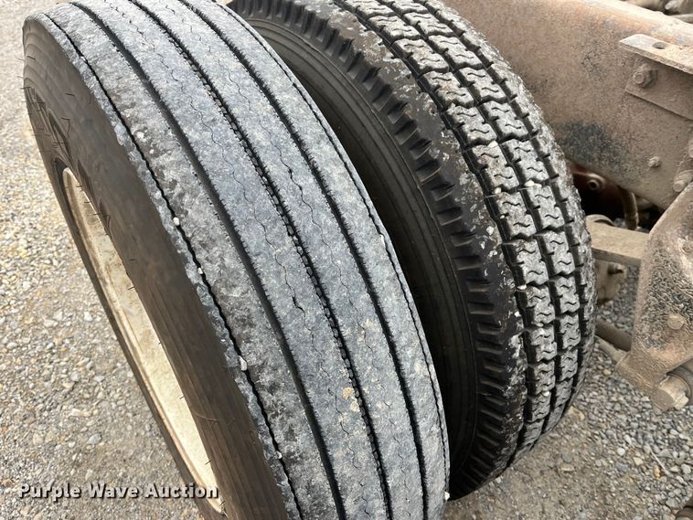 image for item DP0446 1987 International F9370  truck cab and chassis