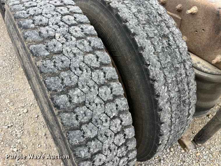 image for item DP0446 1987 International F9370  truck cab and chassis