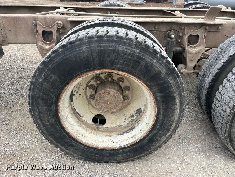 image for item DP0446 1987 International F9370  truck cab and chassis