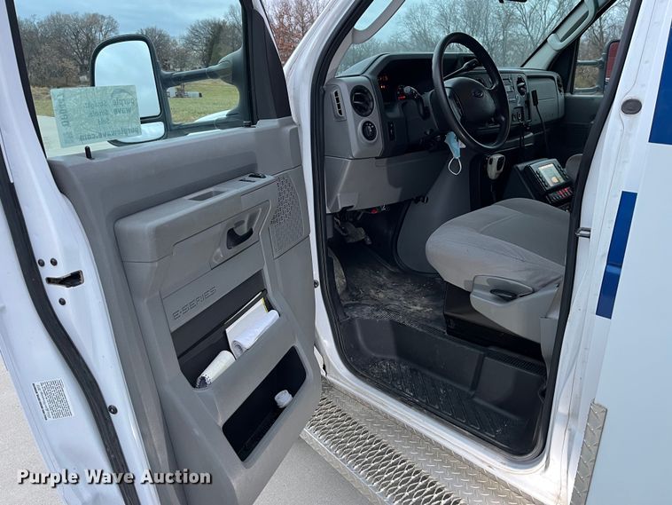 image for item DP0447 2013 Ford E450  ambulance