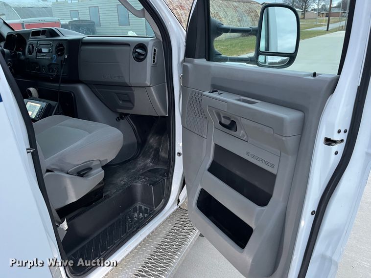 image for item DP0447 2013 Ford E450  ambulance