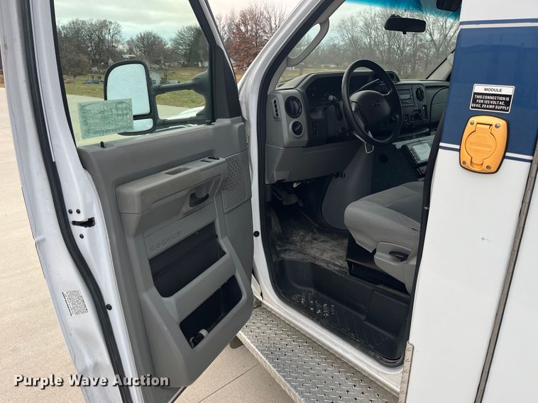 image for item DP0448 2017 Ford E450  ambulance