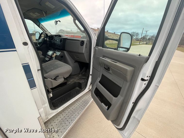 image for item DP0448 2017 Ford E450  ambulance
