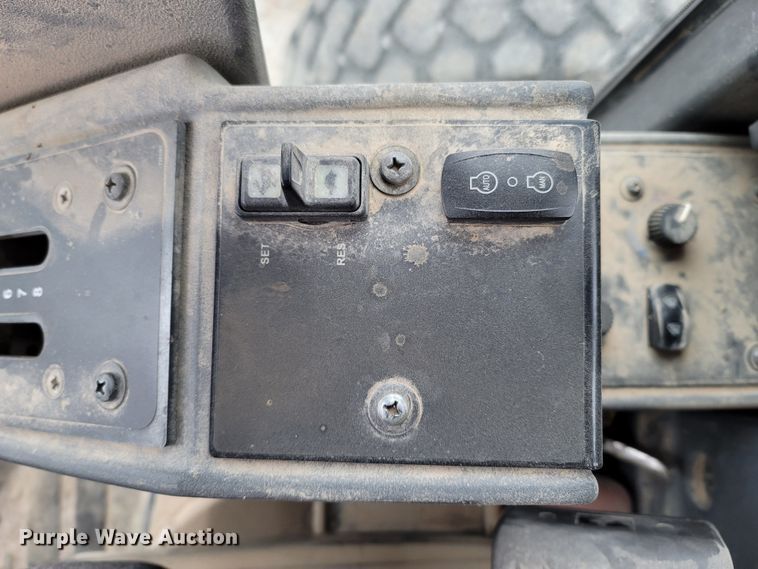 image for item DR3360 2012 John Deere 770G  motor grader