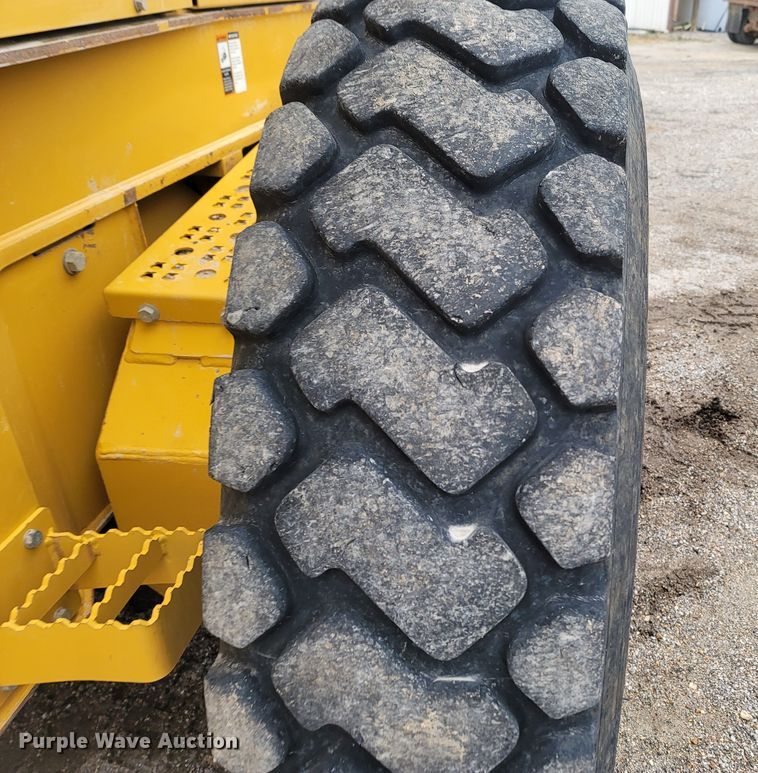 image for item DR3360 2012 John Deere 770G  motor grader