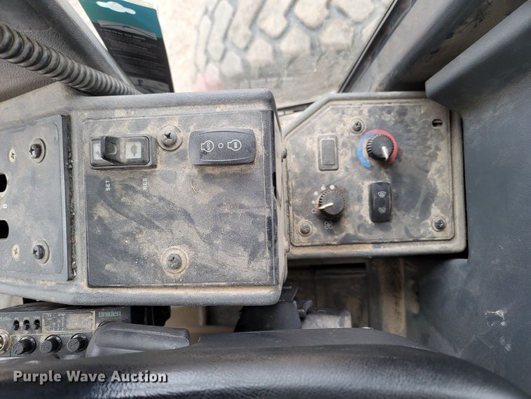 image for item DR3361 2013 John Deere 770G  motor grader