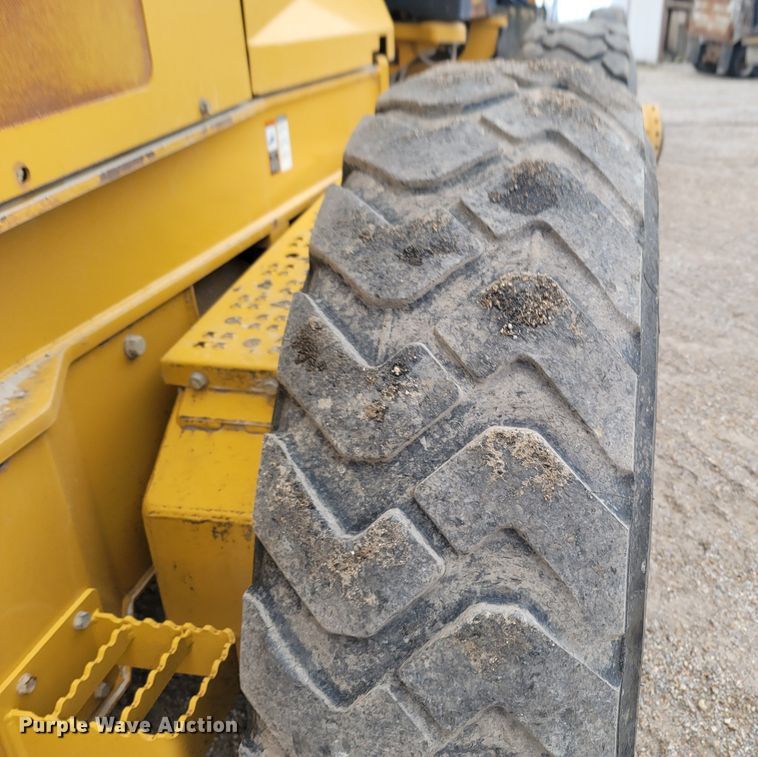 image for item DR3361 2013 John Deere 770G  motor grader