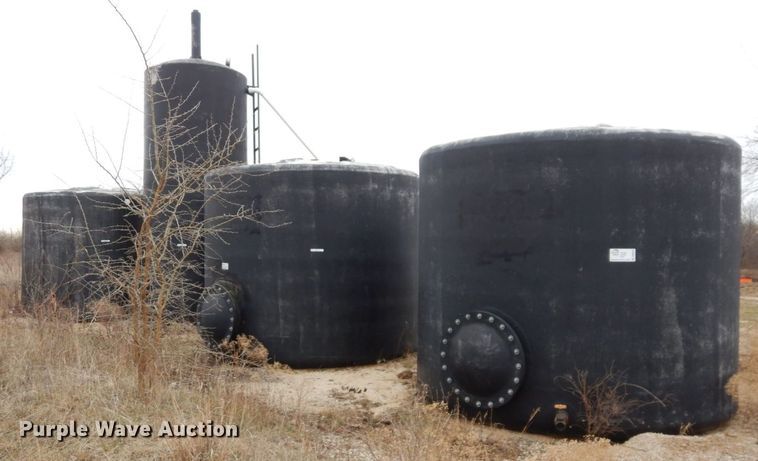 image for item DR8076 (4) Reddiglass Inc oilfield tanks
