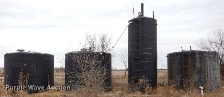 image for item DR8076 (4) Reddiglass Inc oilfield tanks
