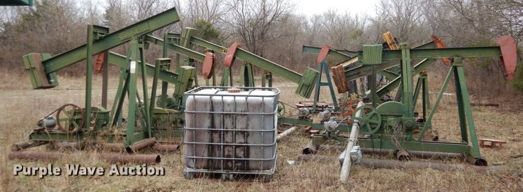 image for item DR8077 (13) pump jacks