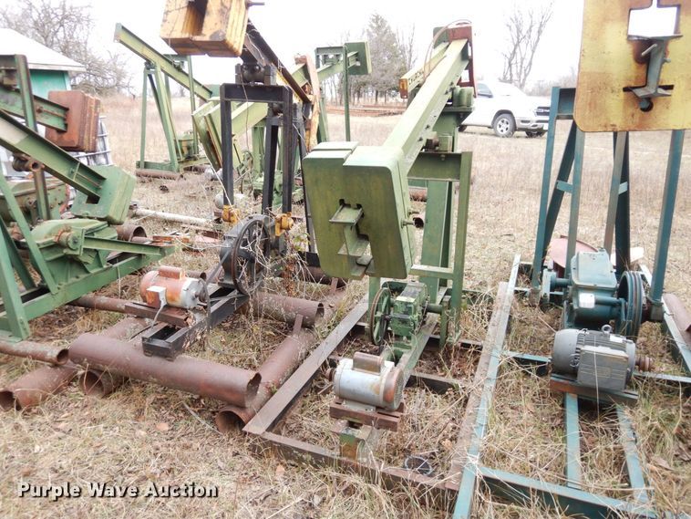 image for item DR8077 (13) pump jacks