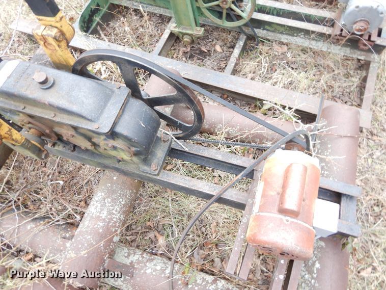 image for item DR8077 (13) pump jacks