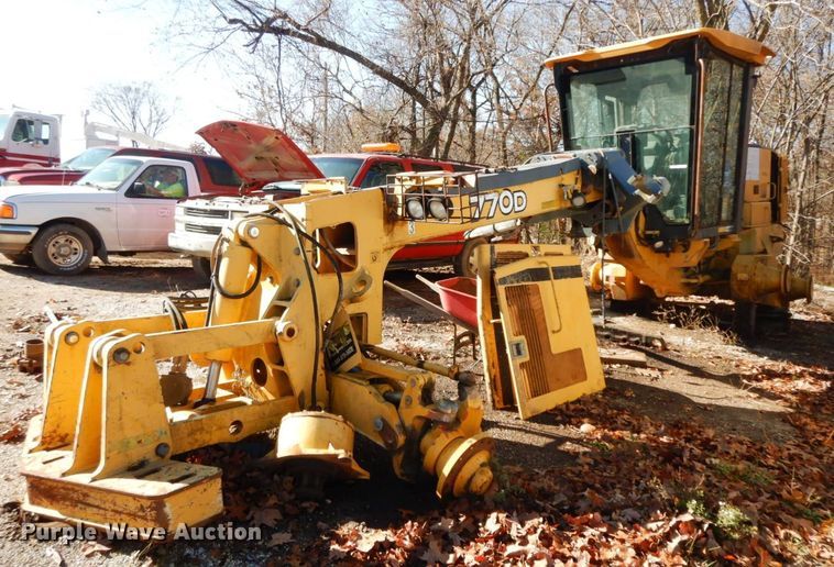 image for item HG9277 2005 John Deere 770D  motor grader