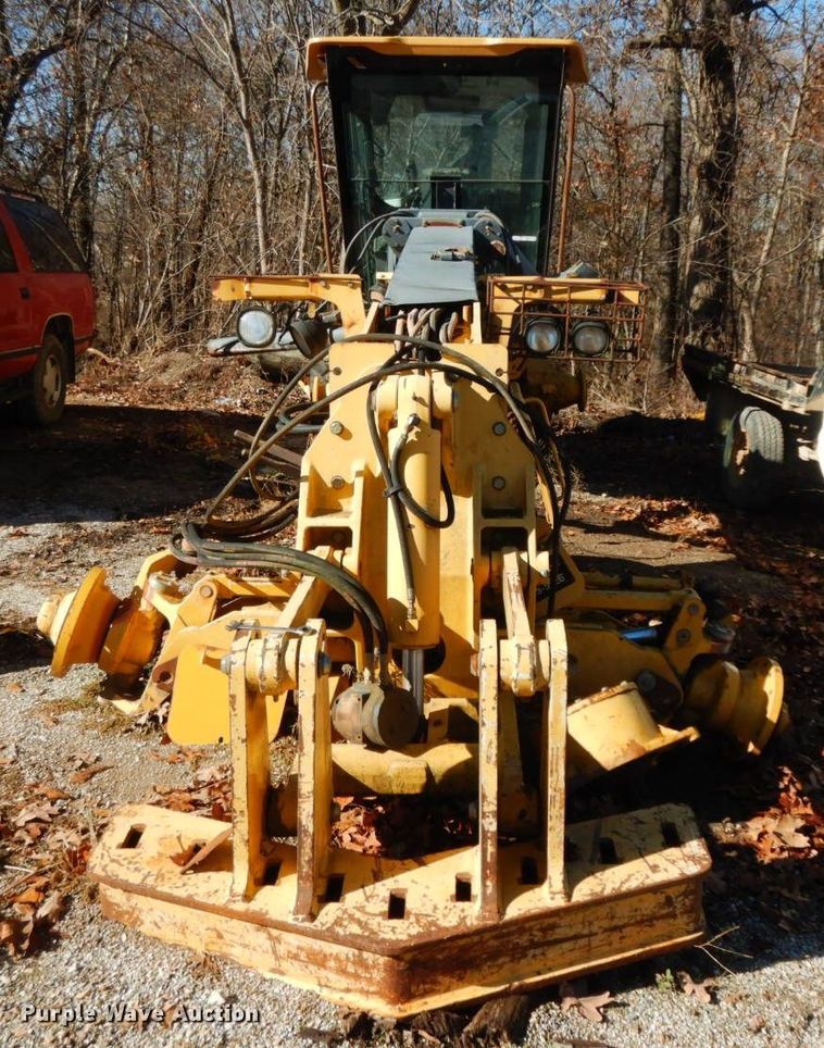 image for item HG9277 2005 John Deere 770D  motor grader