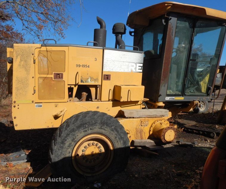 image for item HG9277 2005 John Deere 770D  motor grader