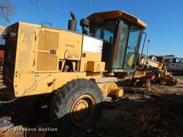 image for item HG9277 2005 John Deere 770D  motor grader