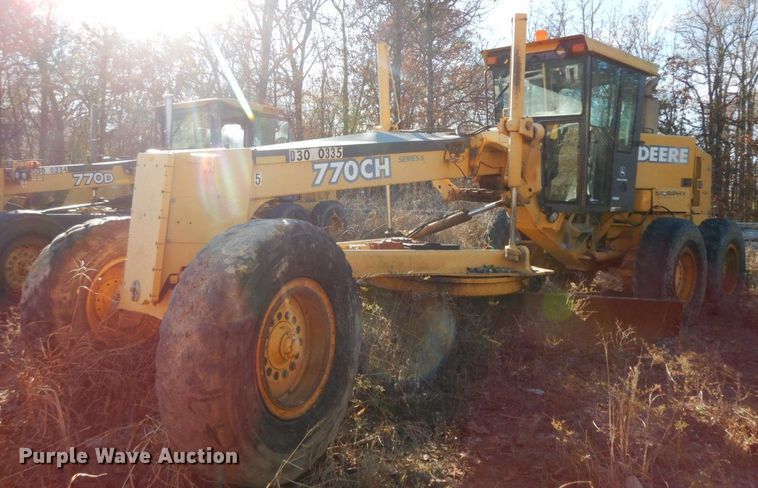 image for item HG9297 2003 John Deere 770CH  motor grader