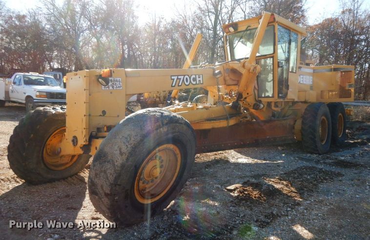 image for item HG9298 2000 John Deere 770CH  motor grader