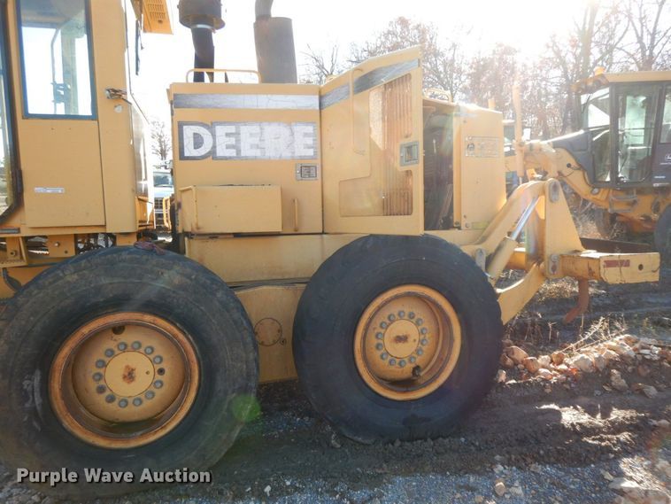 image for item HG9298 2000 John Deere 770CH  motor grader