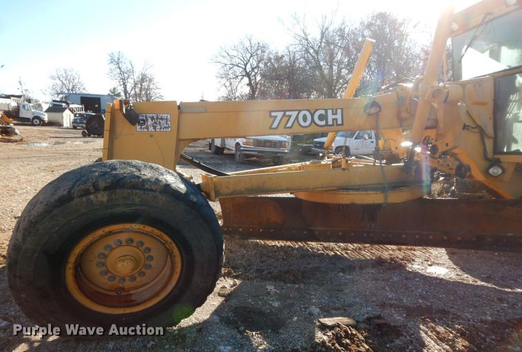 image for item HG9298 2000 John Deere 770CH  motor grader