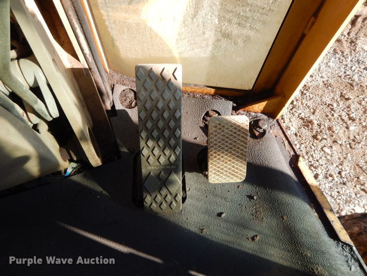 image for item HG9298 2000 John Deere 770CH  motor grader