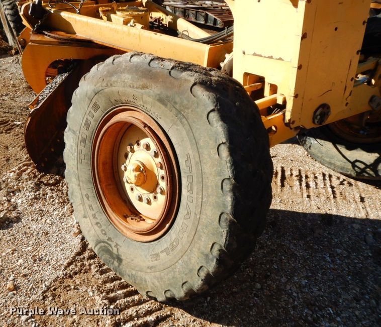 image for item HG9298 2000 John Deere 770CH  motor grader