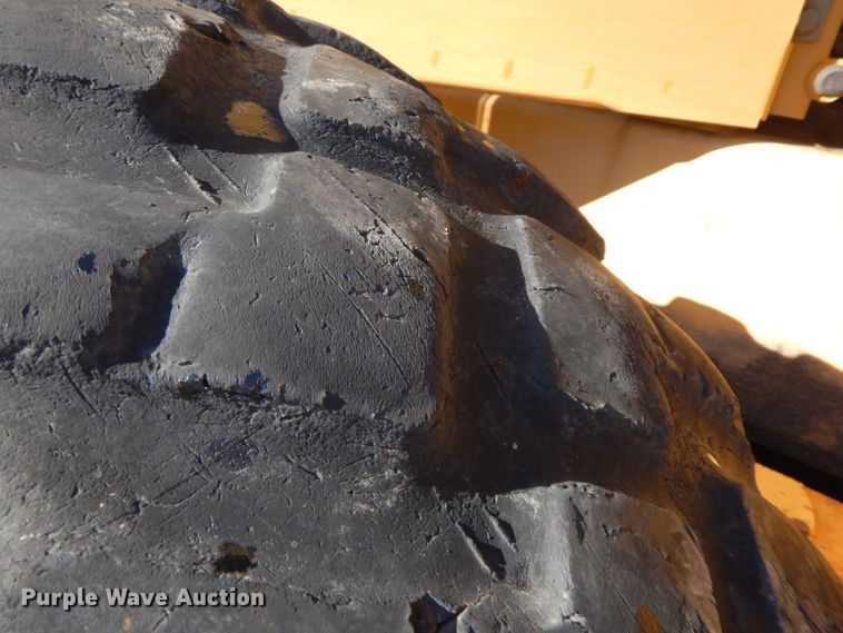 image for item HG9298 2000 John Deere 770CH  motor grader