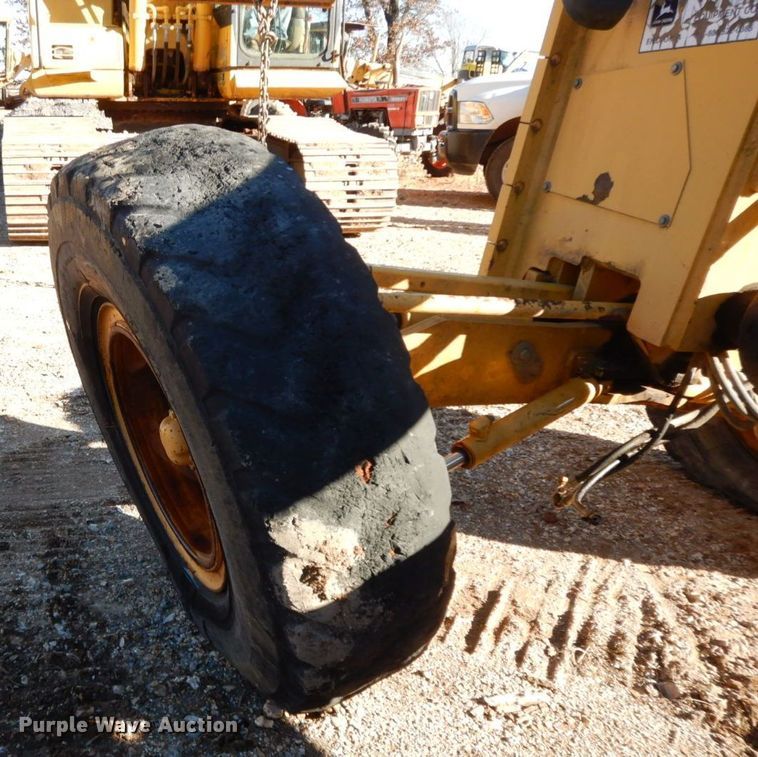 image for item HG9298 2000 John Deere 770CH  motor grader