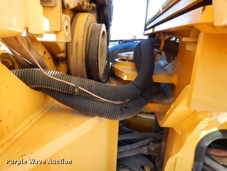 image for item HG9298 2000 John Deere 770CH  motor grader