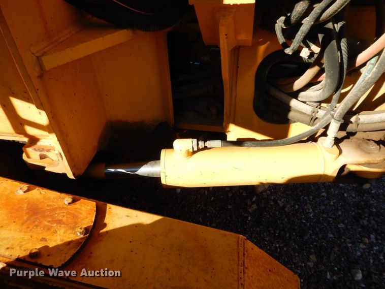 image for item HG9298 2000 John Deere 770CH  motor grader