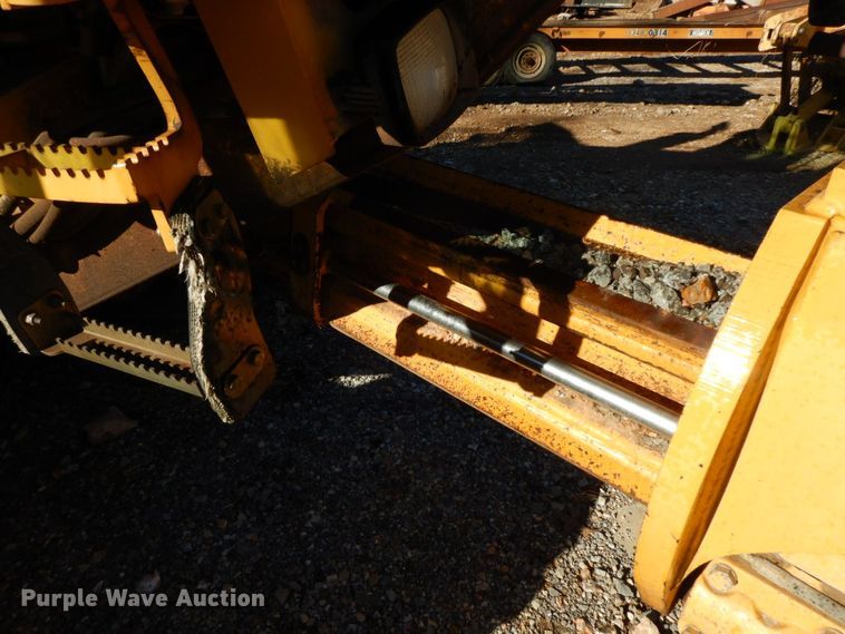 image for item HG9298 2000 John Deere 770CH  motor grader