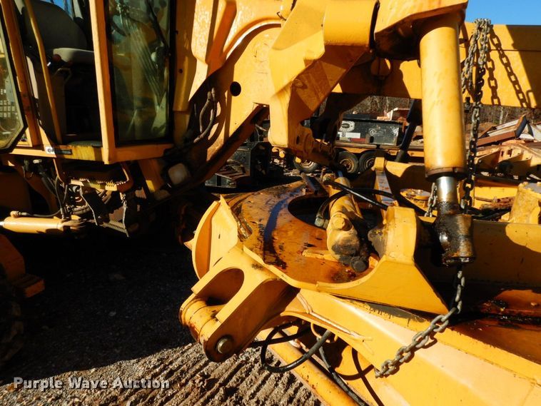 image for item HG9298 2000 John Deere 770CH  motor grader