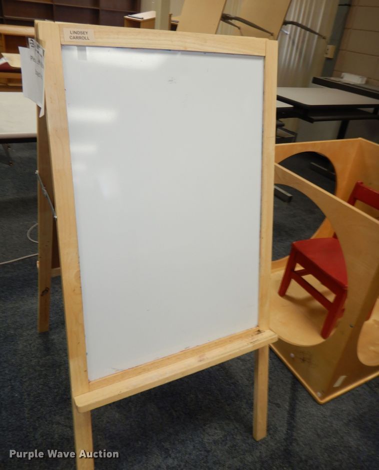 (7) pieces of furniture in Overland Park, KS Item IE9774 sold Purple Wave