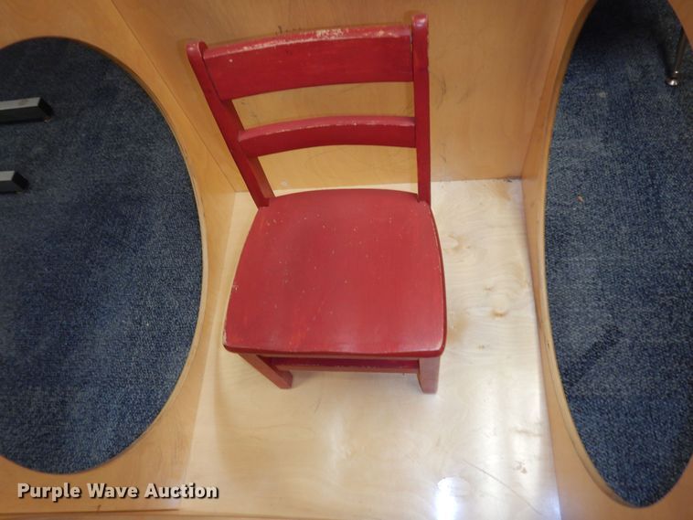 (7) pieces of furniture in Overland Park, KS Item IE9774 sold Purple Wave