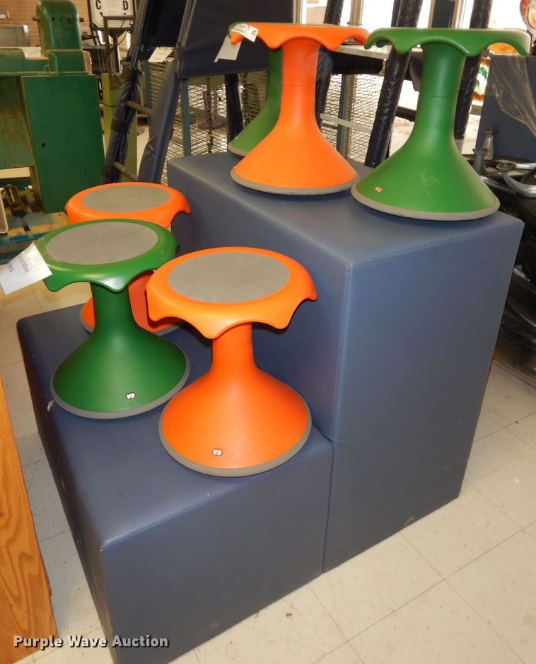 Furniture in Overland Park, KS Item IE9802 sold Purple Wave