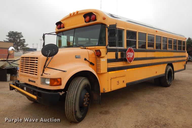 image for item IE9937 2001 International 3800  school bus