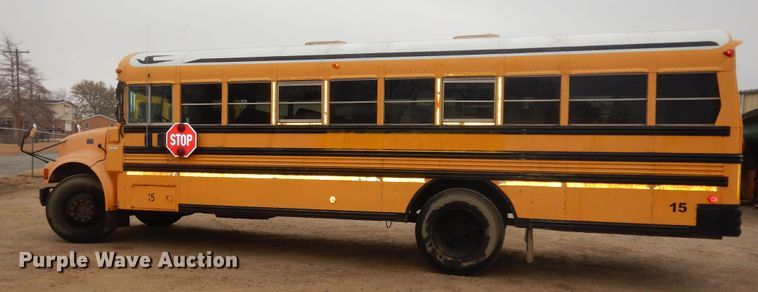 image for item IE9937 2001 International 3800  school bus