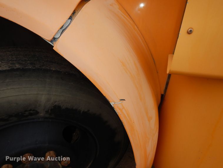 image for item IE9937 2001 International 3800  school bus