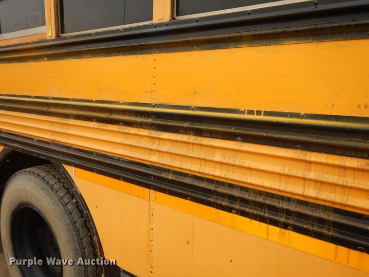 image for item IE9937 2001 International 3800  school bus