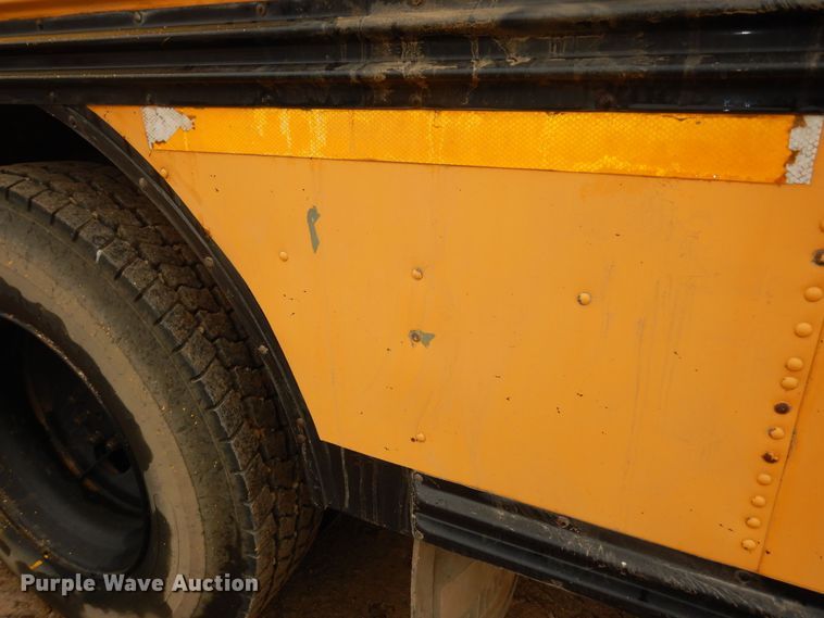 image for item IE9937 2001 International 3800  school bus