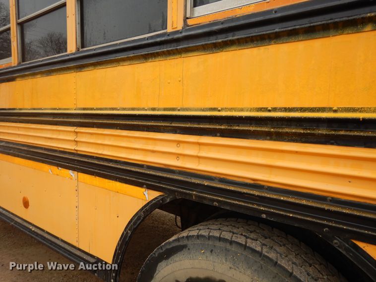 image for item IE9937 2001 International 3800  school bus