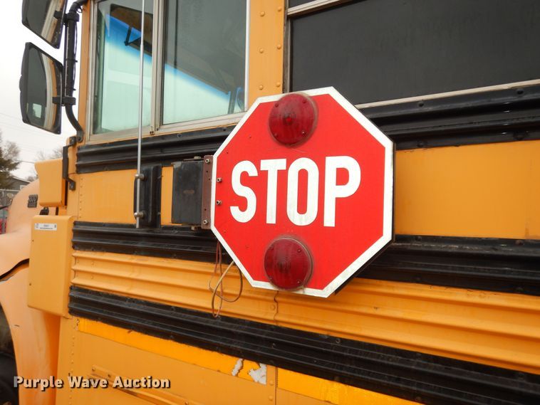image for item IE9937 2001 International 3800  school bus
