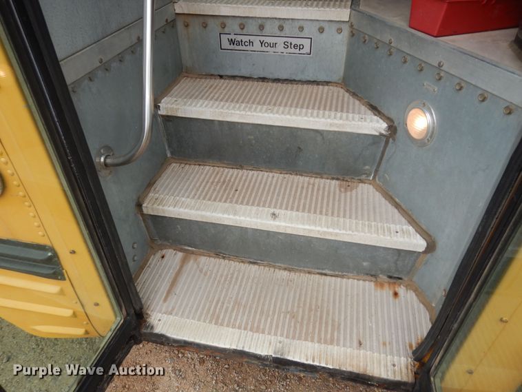 image for item IE9937 2001 International 3800  school bus