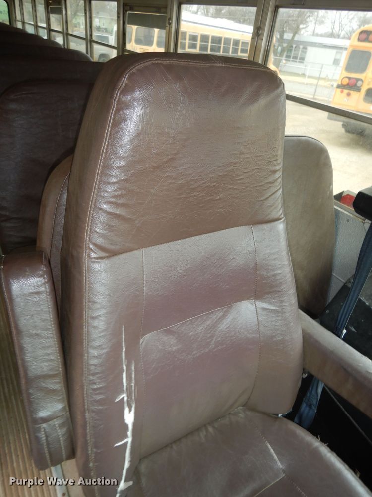 image for item IE9937 2001 International 3800  school bus