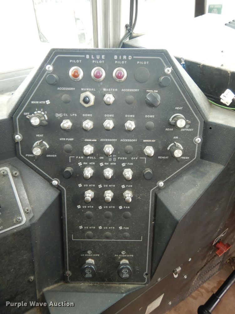 image for item IE9937 2001 International 3800  school bus